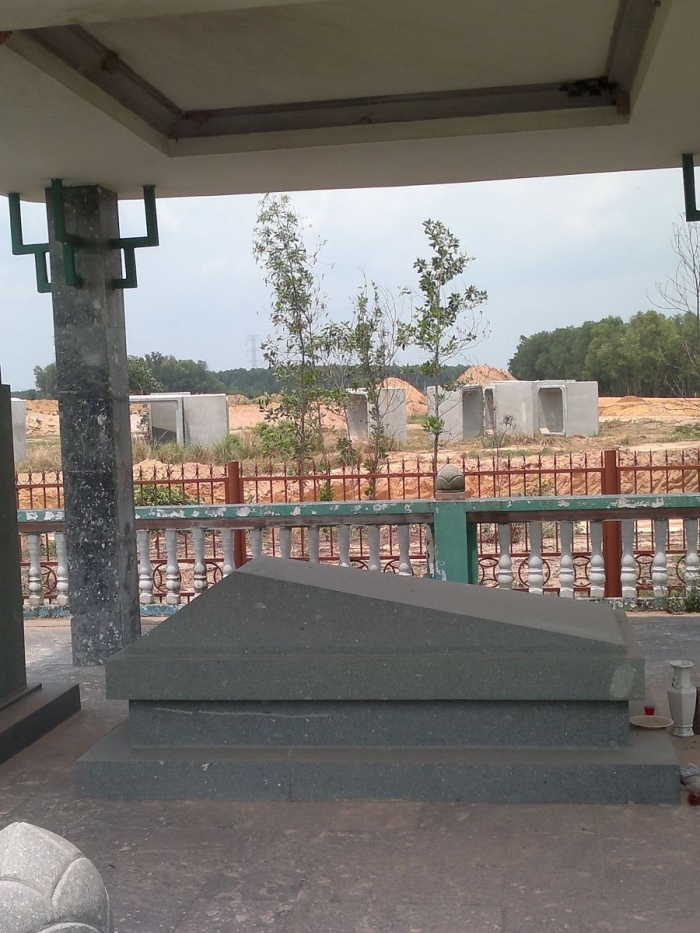 Mộ đá xanh Bửu Long